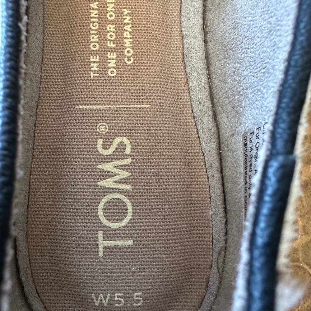 Toms Darcy Flats
Birch Spotted Cow print
Size 5.5
Brand new, never worn - Picture 5 of 5